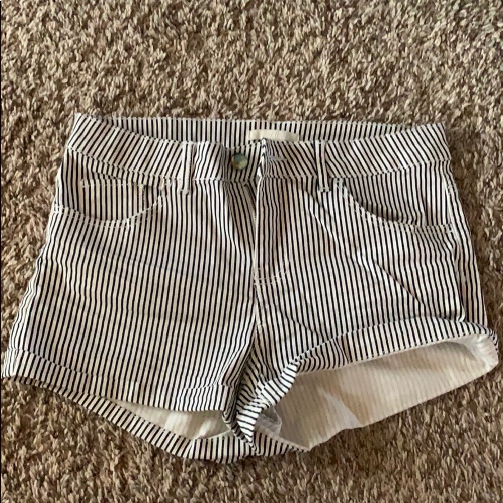 Last chance!! Women’s H&M striped shorts